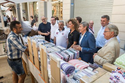 Visita al Mercat de les Rebaixes de l'Eix.