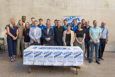 Foto de grup dels participants en l'acte.