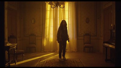 Flashback i joc oníric per descobrir un secret traumàtic.