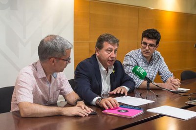 El regidor Joan Ramon Castro i el primer tinent d'alcalde, Toni Postius, s'han adreçat als mitjans.