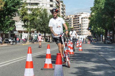 Els ciutadans han pogut experimentar amb els patinets elèctrics.