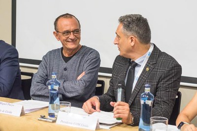 L'alcalde de Lleida, Miquel Pueyo, amb el president del Col·legi Oficial de Metges de Lleida, Ramon Mur..