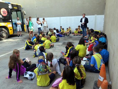 El regidor Joan Ramon Castro s'ha adreçat als alumnes i els ha animat a fer anar el transport públic.