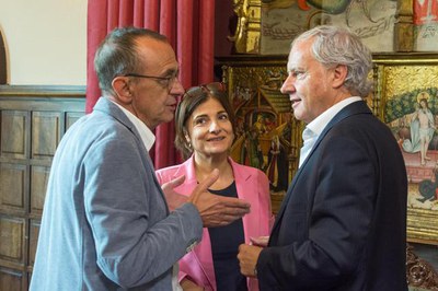 L'acte de signatura ha tingut lloc al Saló del Retaule.