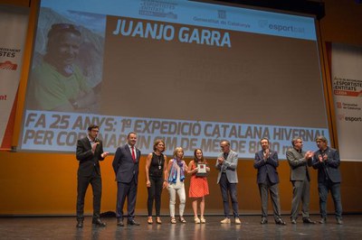 El Paer en Cap ha lliurat a la família de l'alpinista lleidatà Juanjo Garra el reconeixement a la seva participació en la 1a expedició catalana per c….