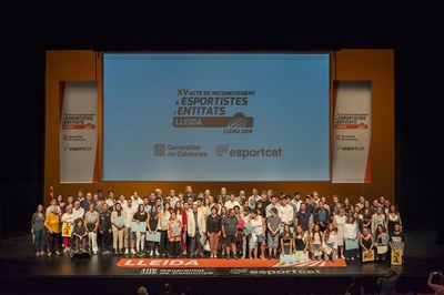 Foto de tots els premiats en la XV edició dels guardons que impulsa el servei territorial d'esports de la Generalitat de Catalunya..