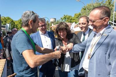 Les autoritats visiten la Fira de Sant Miquel..