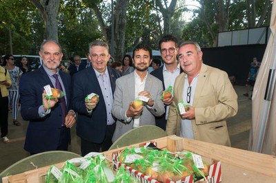 La comitiva ha saludat diferents expositors presents al certamen agrari.