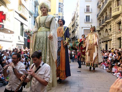 Els Gegants de Lleida també han fet el seu ball davant l'Ajuntament.