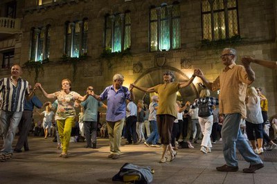 La darrera ballada de sardanes, a la plaça Paeria.
