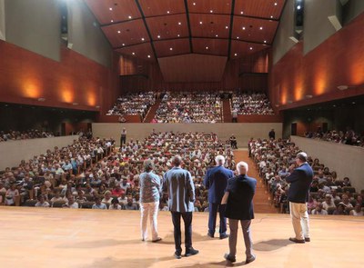 L'acte d'obertura del curs de l'Aula d'Extensió Universitària s'ha fet a l'Auditori Municipal, ple a vessar.