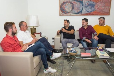 La reunió amb la Fecoll forma part del conjunt de trobades institucionals que manté l'alcalde amb representants d'institucions i entitats de la ciuta….