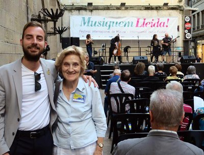 El regidor Ignasi Amor amb la directora del Musiquel Lleida, M. Carme Valls.