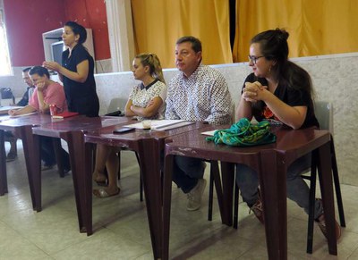Els regidors Castro i Ferre han participat en l'assemblea amb la presidenta veïnal Andrea Hernández.