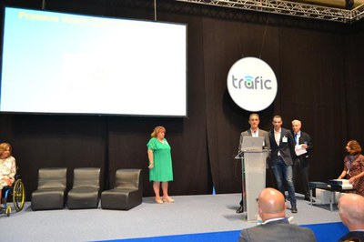 L'inspector Juanjo Catalina ha recollit el guardó en nom de l'Ajuntament de Lleida i la Guàrdia Urbana..