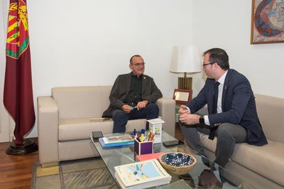 Reunió avui a la Paeria dels alcaldes de Lleida, Miquel Pueyo, i Mollerussa, Marc Solsona.