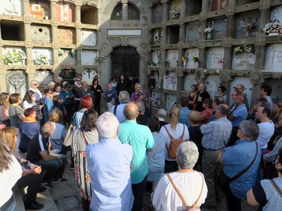 L'itinerari ha passat per punts del Cementiri on es van viure episodis històrics.