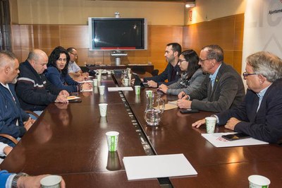 L'alcalde, Miquel Pueyo, amb els tinents d'alcalde Jordina Freixanet i Paco Cerdà, a la reunió amb els representants dels treballadors de Sada a Llei….