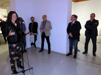 Cèlia del Diego, directora de la Panera i comissària de la Biennal, ha presentat l'acte inaugural.