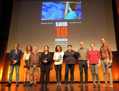 Foto de família dels guanyadors, jurat i patrocinadors del Som Cinema.
