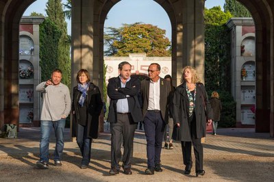 Tradicional visita al cementiri municipal amb motiu de la festivitat de Tots Sants.