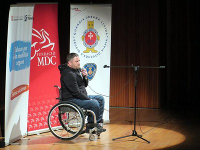 Víctimes d'accidents i membres de cossos d'emergències expliquen experiències reals.