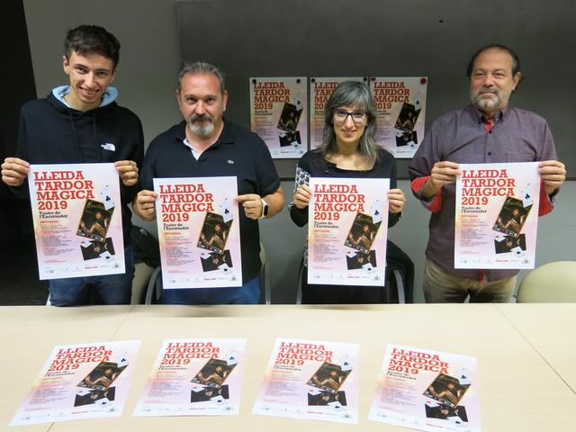 Fotografia de grup de la 12a edició de la Tardor Màgica (2)