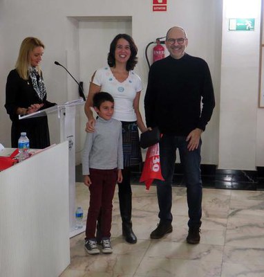 El tinent d'alcalde Jaume Rutllant ha lliurat el tercer premi a Mireia Mota.