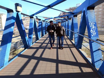 El tram central de la passarel·la ja va ser renovat fa uns anys.