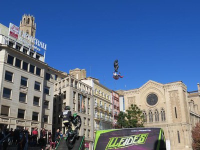 Exhibició a la plaça de Sant Joan del Freestyle Zombies Resurrection.
