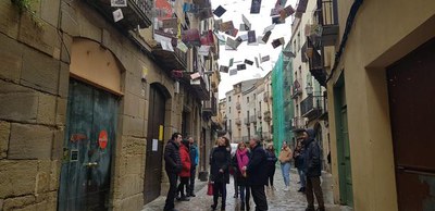 L’art com a motor regenerador i transformador de locals comercials en desús. Intervenció de l'Escola d'Art Municipal Leandre Cristòfol a Cervera.