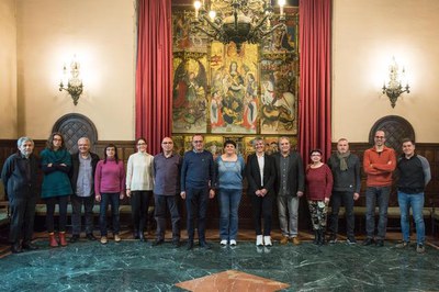 L'alcalde, Miquel Pueyo, i la vicepresidenta de la Diputació de Lleida, Estefania Rufach, amb els membres dels jurats i els guanyadors dels Premis Li….