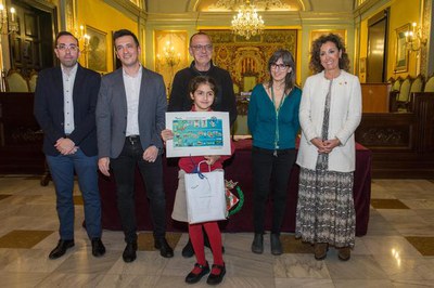 Foto de família dels nens i nenes guanyadors del concurs a Lleida..
