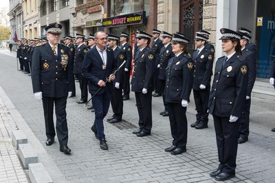 L'alcalde i l'intendent, en la tradicional revista als agents..