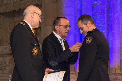 Una de les més de 100 condecoracions que s'han imposat avui..