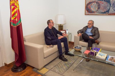 El paer en cap, Miquel Pueyo, i l'alcalde les Borges, Enric Mir, s'han reunit aquesta tarda a la Paeria.