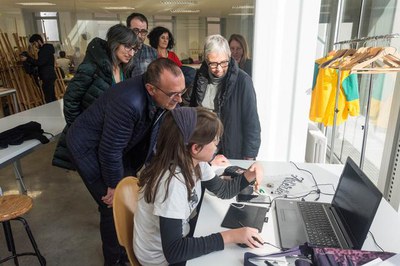 L'alcalde Miquel Pueyo, juntament amb la regidora Sandra Castro, ha visitat les diferents aules de l'EAM Leandre Cristòfol..