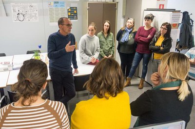 L'alcalde Pueyo s'ha interessat pel treball de l'àrea inclusió, al Centre Cívic del Centre Històric.