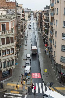 Vista aèria del carrer Sant Martí, reobert al trànsit..