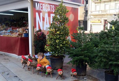 El Mercat de Santa Llúcia, un indret on els petits comencen a assaborir les festes nadalenques.