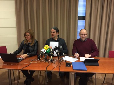 Els tinents d'alcalde Sergi Talamonte, Jaume Rutllant i Anna Campos, en la roda de premsa posterior al Consell de l'EMU..