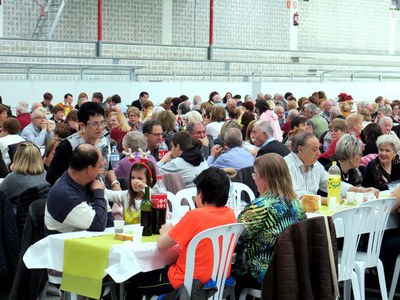 El dinar solidari té un caire molt popular i familiar.