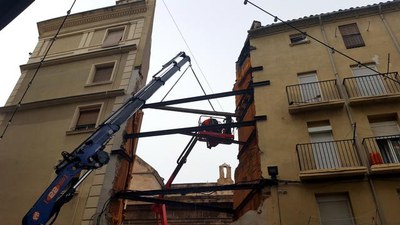 Obres de reforç de les vigues al carrer La Palma.