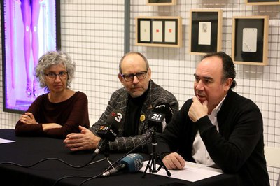 El tinent d'alcalde Jaume Rutllant, el director del Museu Morera, Jesús Navarro, i la germana de Primitivo Martín, Lucía Martín, han presentació la d….