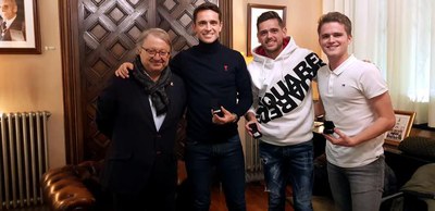 Cerdà amb els germans Quinquillà, al centre..