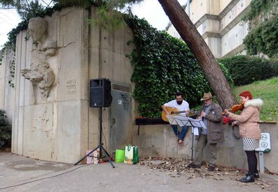 Unes breus interpretacions musicals s'han anat intercalant entre la lectura dels poemes.