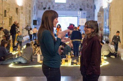 La regidora Sandra Castro ha saludat els participants en l'activitat educativa programada pel Consorci del Turó de la Seu Vella en el marc del cicle ….