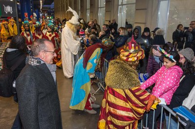 Des del primer moment, Ses Majestats han saludat a tots els infants.