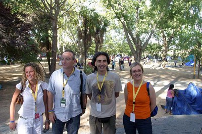 El tinent d'alcalde Xavier Sàez, el director del Senglar X.Fortuny i les regidores M.Mínguez i M.Bergés han donat la benvinguda als primers campistes….