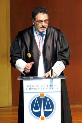 El degà dels advocats lleidatans, Jordi Alvareda, ha demanat un record pels col·legiats que han traspassat el darrer any.